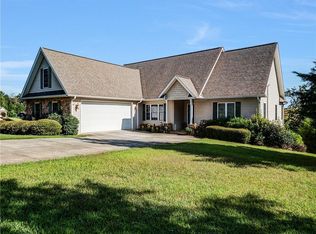 112 Shadowood Ct, Seneca, SC 29678