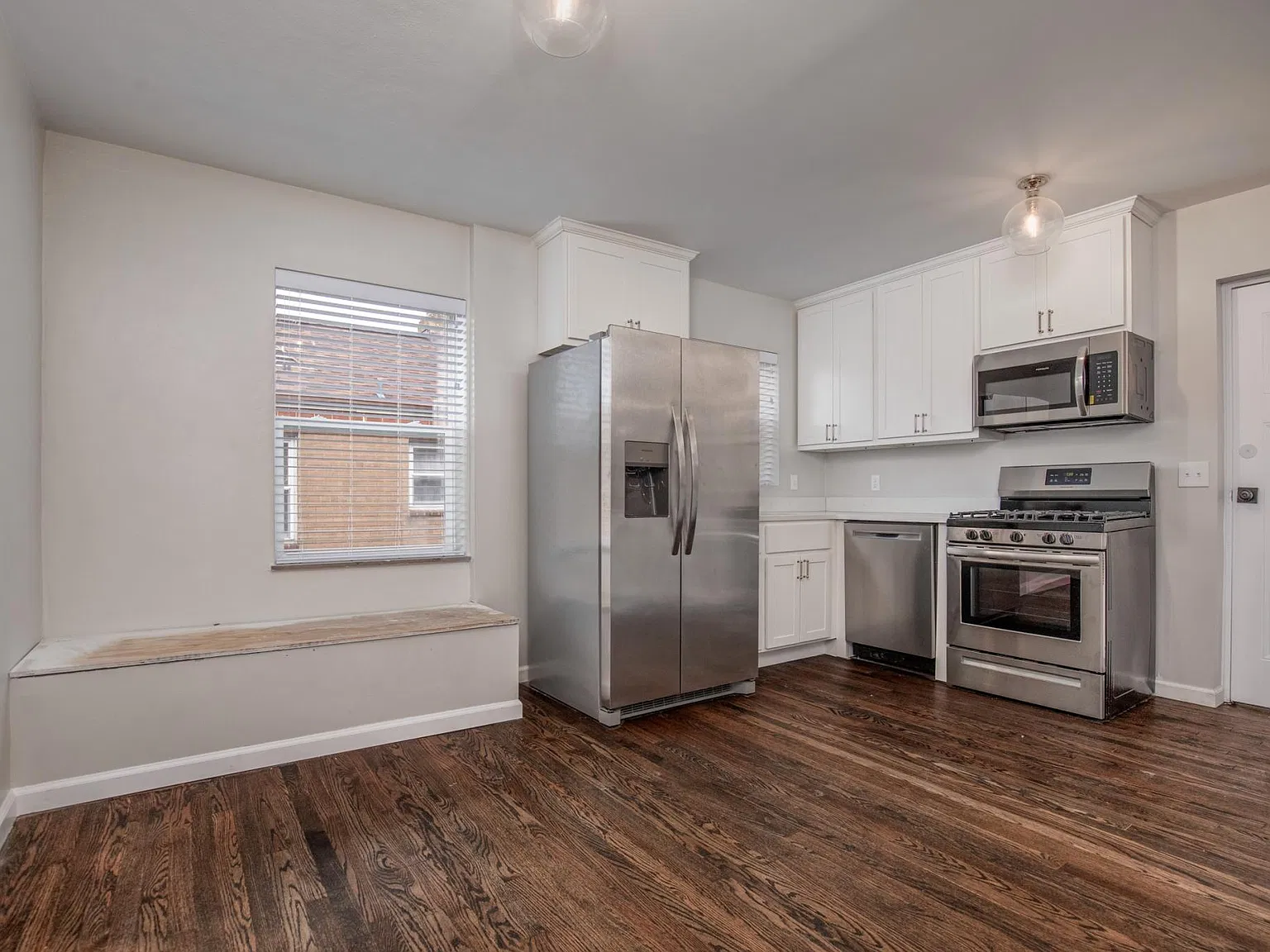 2 bed, 900 sqft, $1,350 — Photo 4