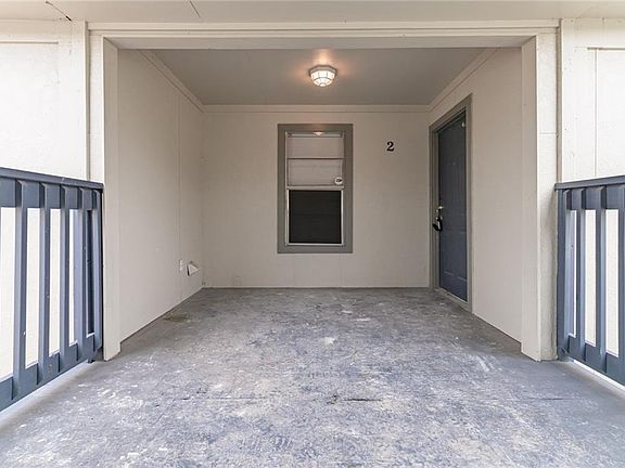 4th image of 4011 Oak Bay Dr APT 2