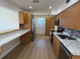 7150 SW 10th St, Pembroke Pines, FL 33023
