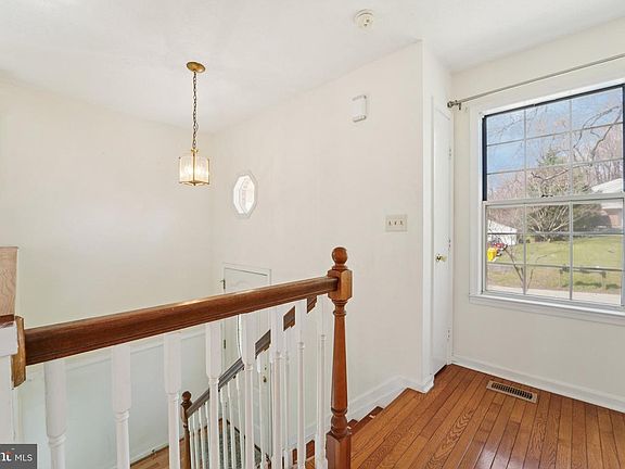 3rd image of 8057 Maywood Ave