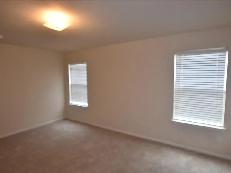 1035 Junction Ct — Photo 15