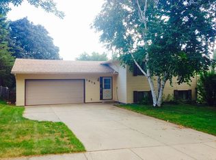 1912 S Fox Trl, Sioux Falls, SD 57103