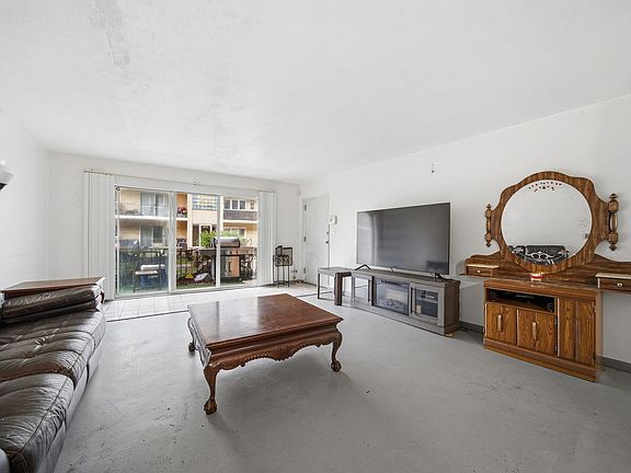 4th image of 10340 S Pulaski Rd APT 103