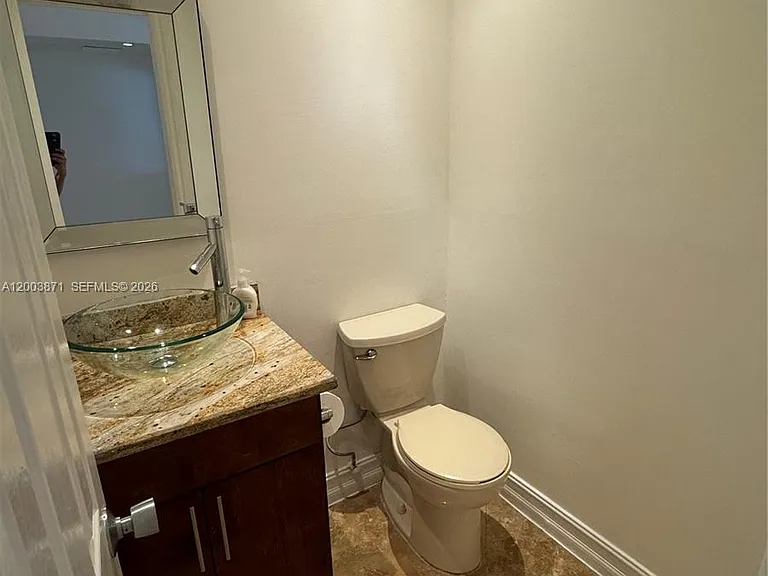 3920 Woodside Dr #2 — Photo 8