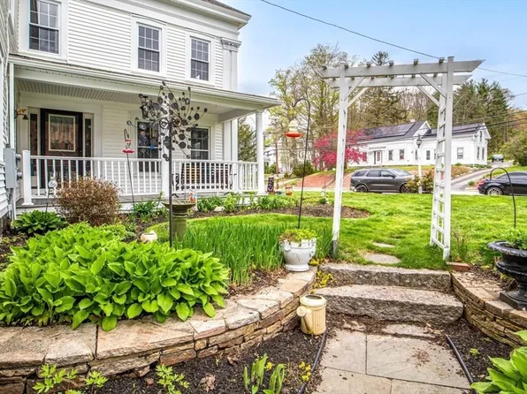 138-138A N Main St, Upton, MA 01568