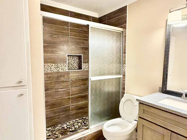 2056 Vickers Dr — Photo 8