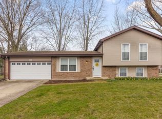 117 S River Rd, Naperville, IL 60540