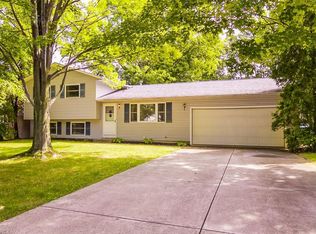 6375 Denise Dr, North Ridgeville, OH 44039
