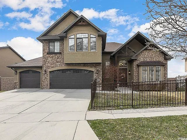 N Colonial Dr, Cedar Hills — Photo 1