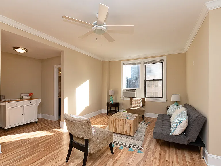 1036 N. Dearborn — Photo 10