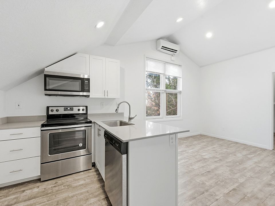 1st image of 402 N Center St #7