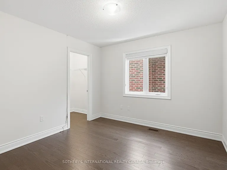 32 Bermondsey Way — Photo 31
