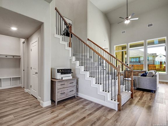 4th image of 141 W Magnolia Cir