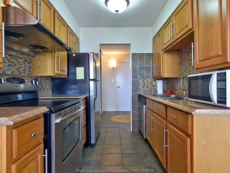 150 Park St W #1812 — Photo 16