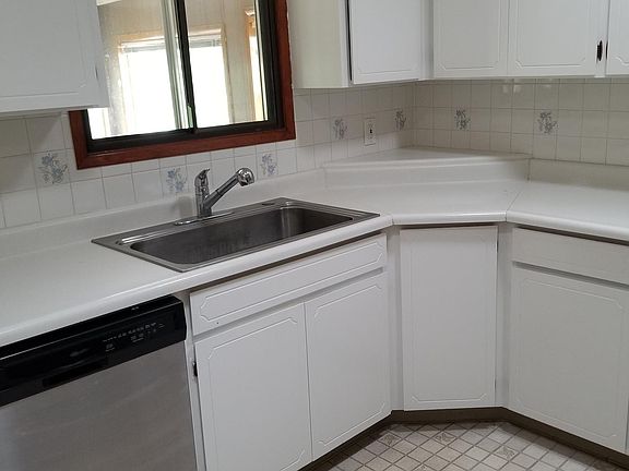 2nd image of 5311 NE 72nd Ave