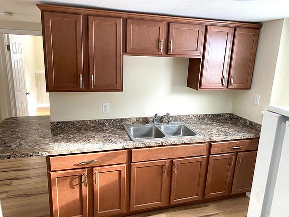 3rd image of 796 State Route 222 APT 4