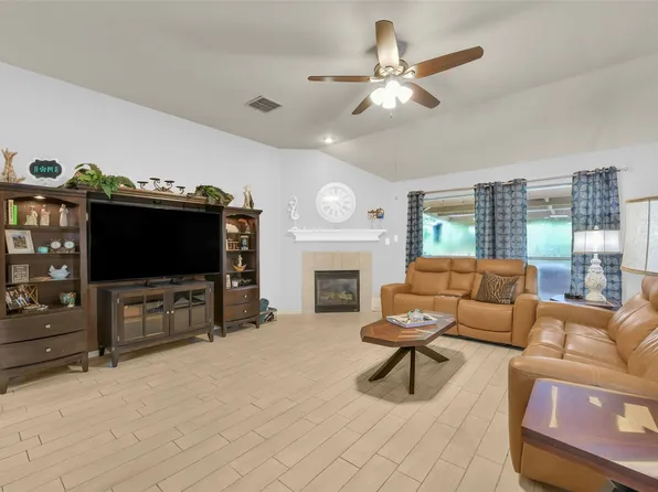 203 Green Isle Ave, Dickinson, TX 77539