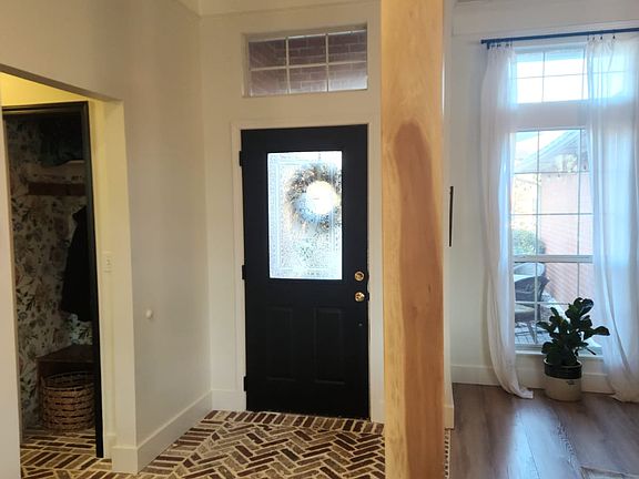 2nd image of 3525 Lakeshore Dr