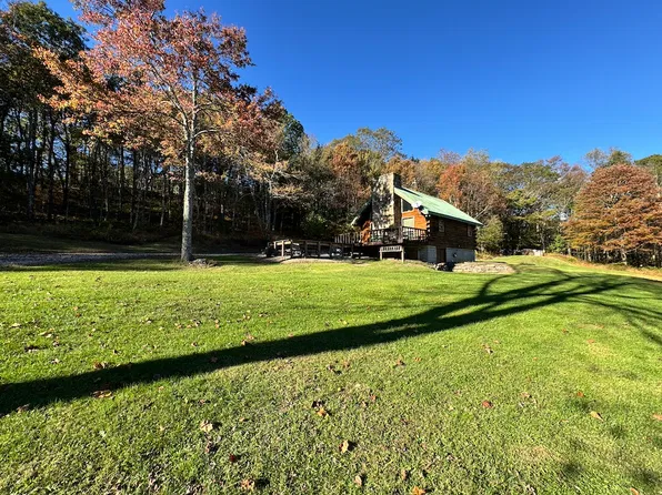 1769 Skyline Dr, Farmington, PA 15437
