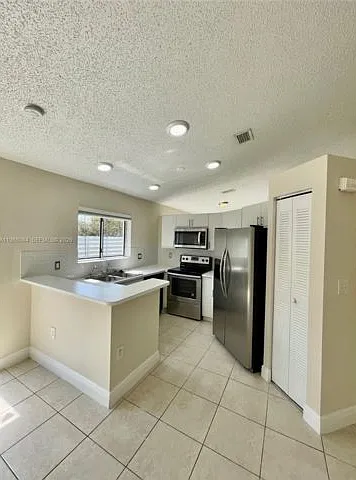 13772 SW 145th Ter — Photo 2