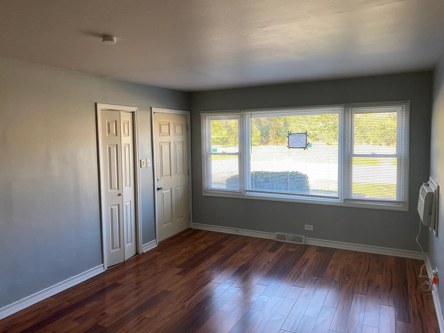 3 bed, 900 sqft, $1,650 — Photo 3
