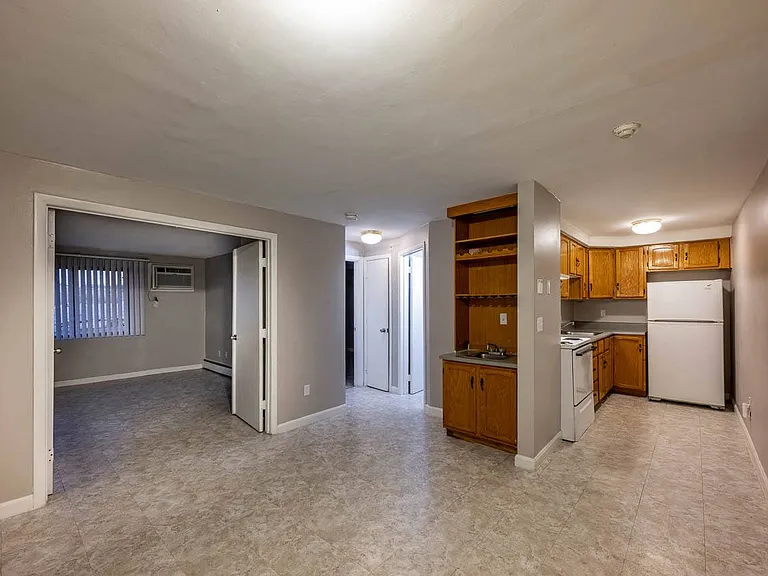 Kent Apartments — Photo 7