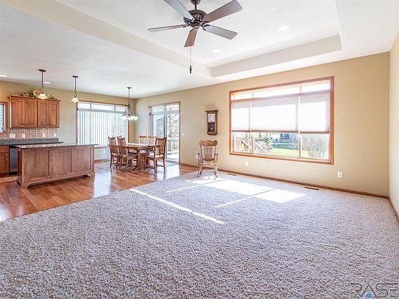 4th image of 3900 S Orchid Ave
