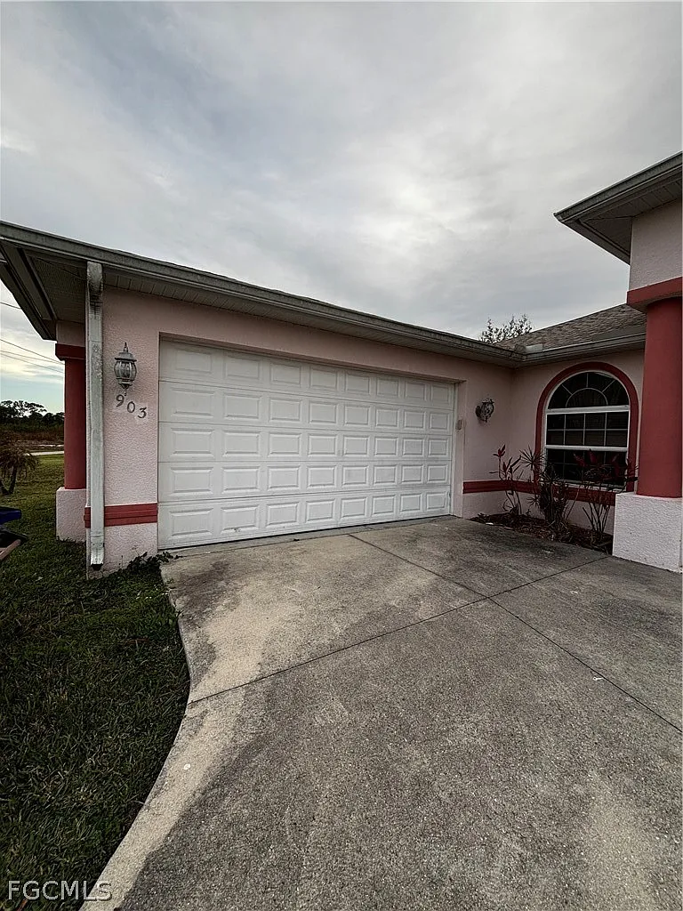 3 bed, 2.5 bath, 2380 sqft, $3,000 — Photo 3