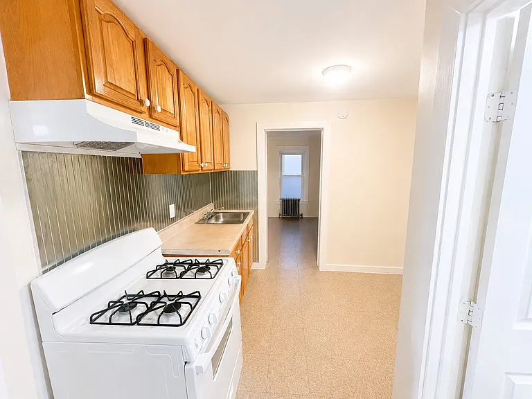 4 N Bleeker St #4 — Photo 16