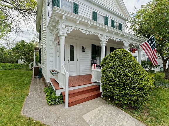 3rd image of 19 Sheridan St