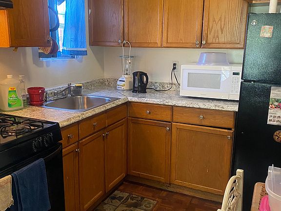 3rd image of 2034 Needham Ave APT 3