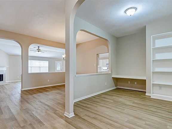 4th image of 1510 Stoney Park Dr