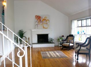 25 Winchester Oval, New Rochelle, NY 10805