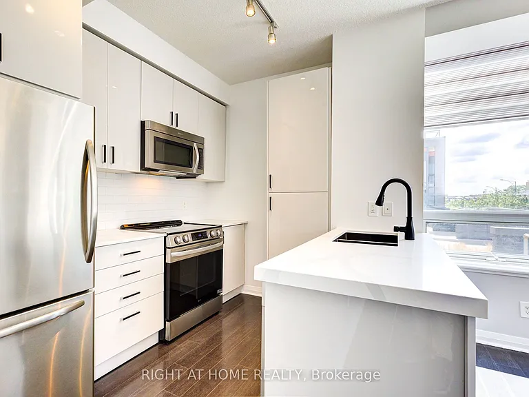 55 Eglinton Ave W #101 — Photo 10
