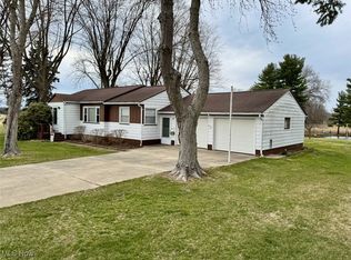 7551 Pinedale St NE, Hartville, OH 44632