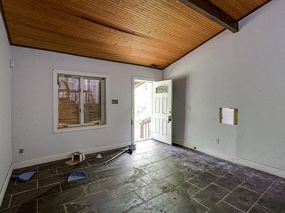 5th image of 3422 Birchwood Dr