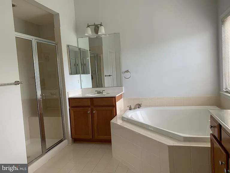 2403 Cypress Green Ln — Photo 18