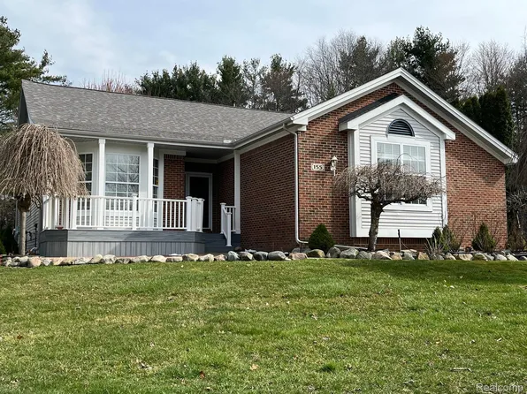 155 Lakeshore Vis, Howell, MI 48843
