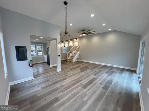 39 Kenwood Dr, Cherry Hill, NJ 08034