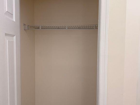 3rd image of 900 Fieldstone Trl
