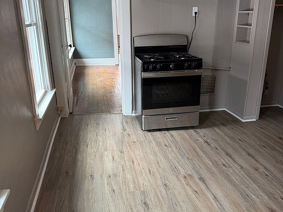 4th image of 118 Barton Ave