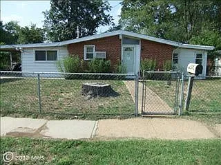 220 Gloucester Dr photo 1