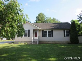 93 Lee Dr, Hendersonville, NC 28739