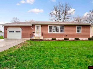 518 Center Ave N, Madelia, MN 56062