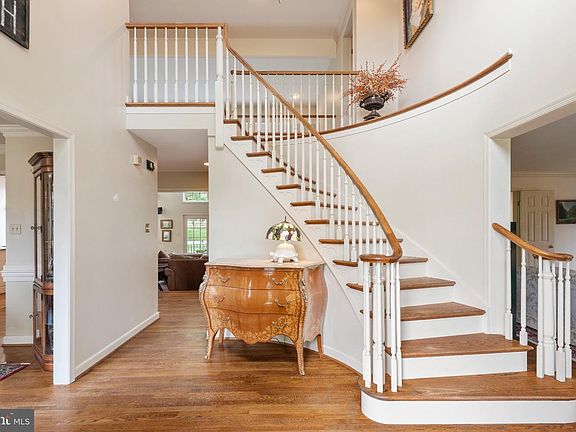 2nd image of 850 Springbank Ln