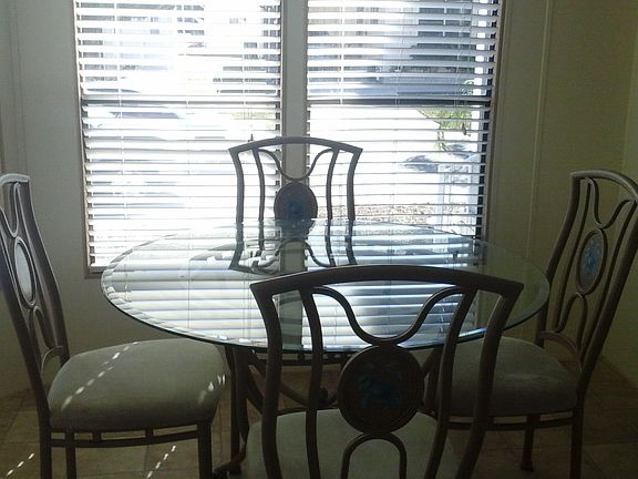 5th image of 710 Riverview Cir