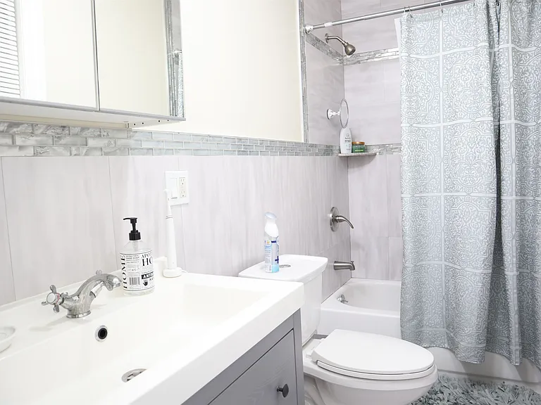 408 Woodlawn Ave #1 — Photo 8