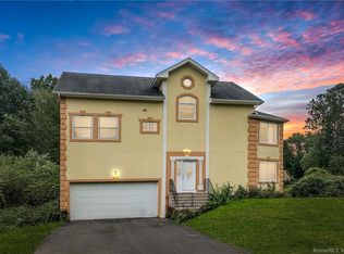 65 Streamside Ln, New Britain, CT 06052