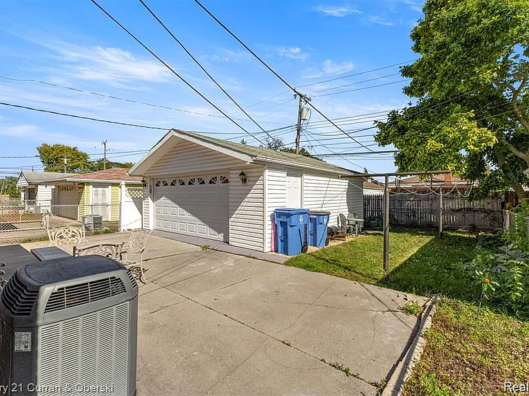 3927 Monroe St — Photo 26